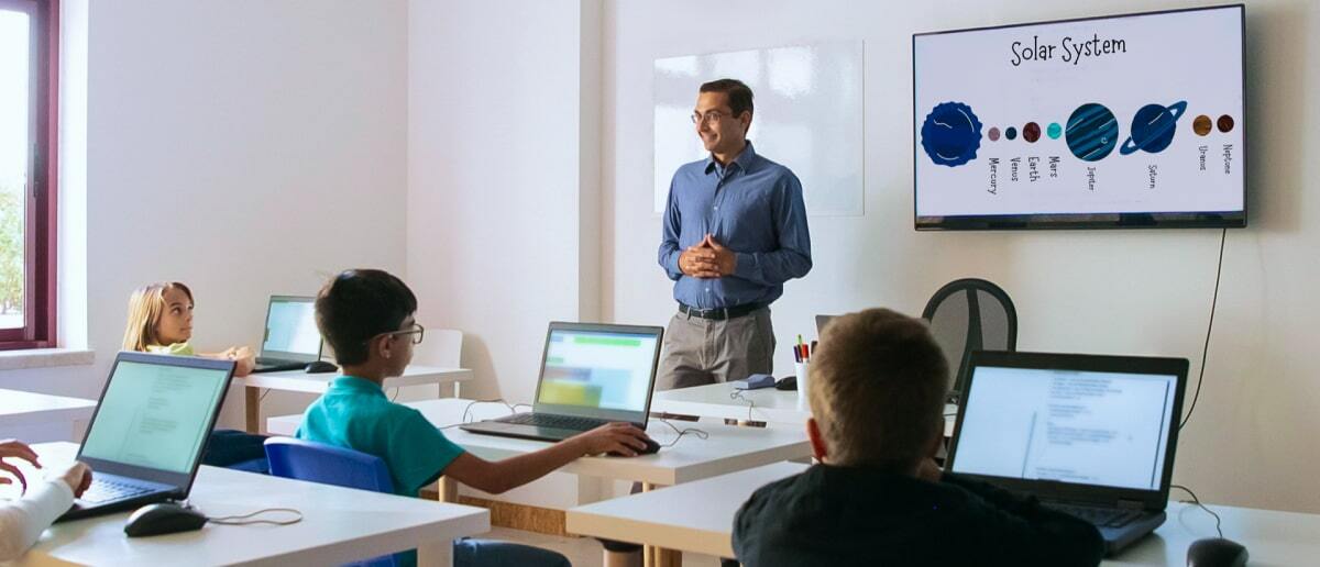 school-digital-signage-examples